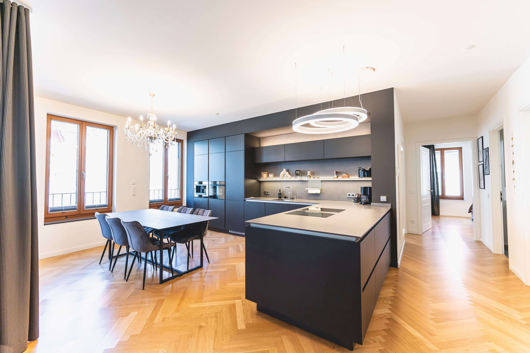 Apartment Dresden Landhausstrasse Modern und exklusiv: Wohn- und Essbereich Apartment Dresden Landhausstrasse